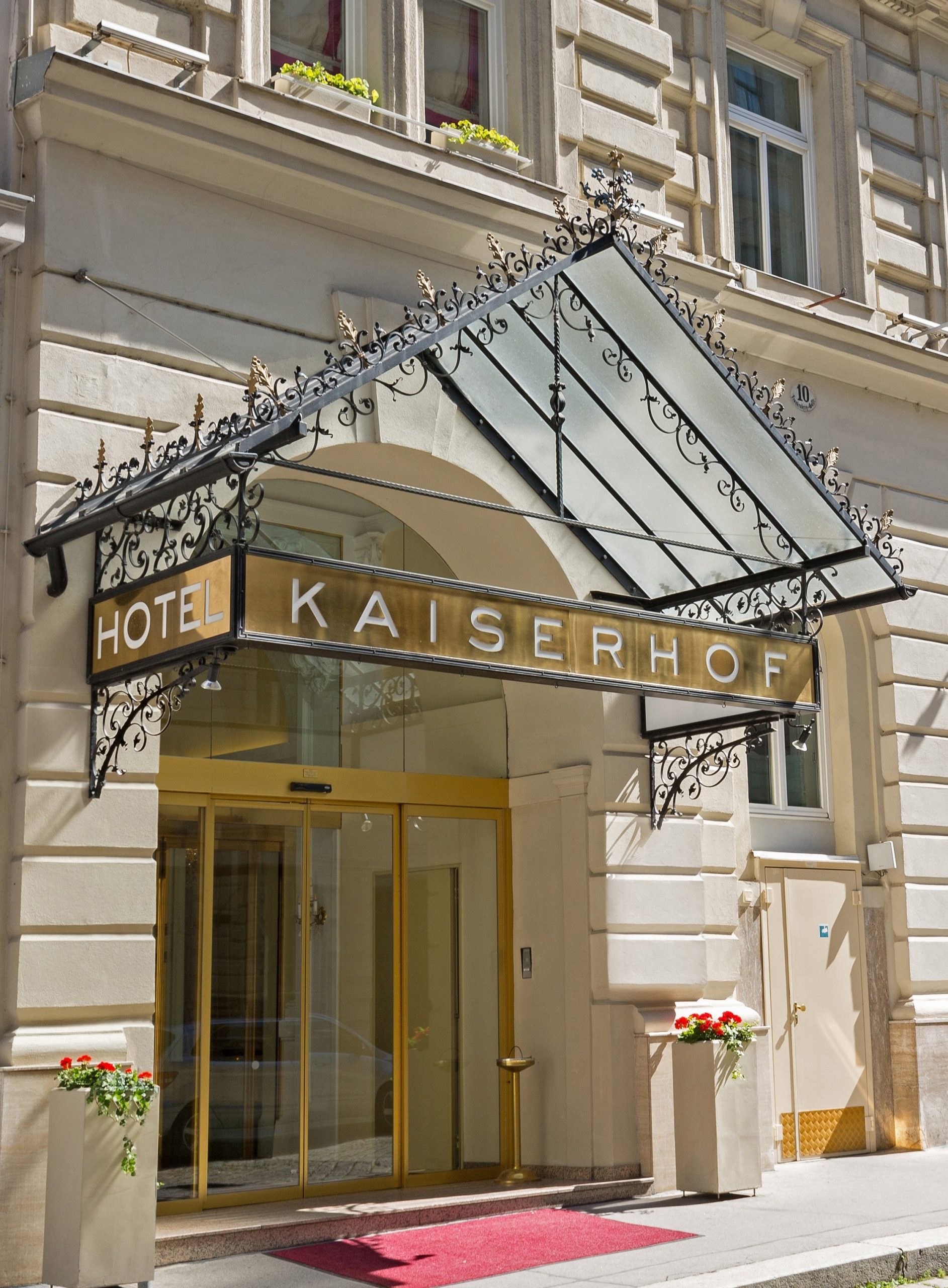 eingang_in_den_kaiserhof_hotel_kaiserhof_wien