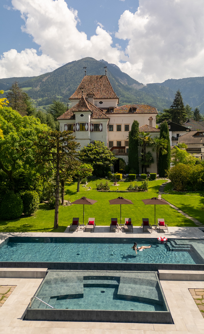 Traumhafte-Ansicht-des-Castel-Rundegg-c-Slowdown-Hotels-Castel-Rundegg